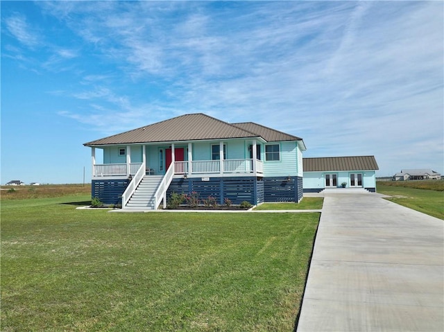 view of front of home featuring a porch and a front lawn