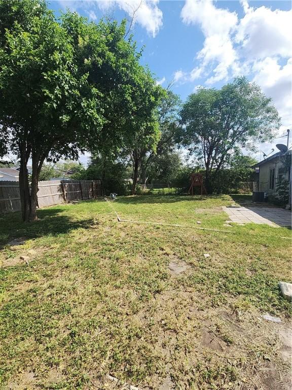 1514 E Johnston Ave, Kingsville, TX 78363 - view of yard with a patio area and fence