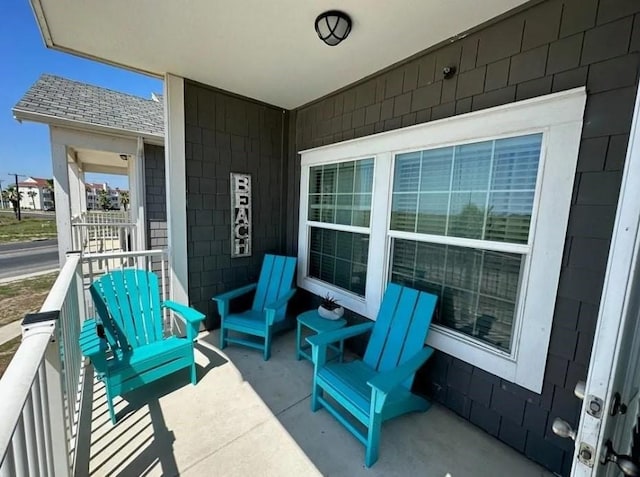 balcony featuring covered porch