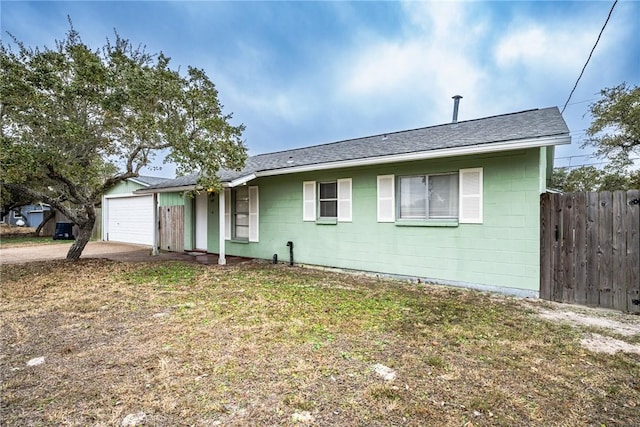 single story home featuring a garage and a front yard