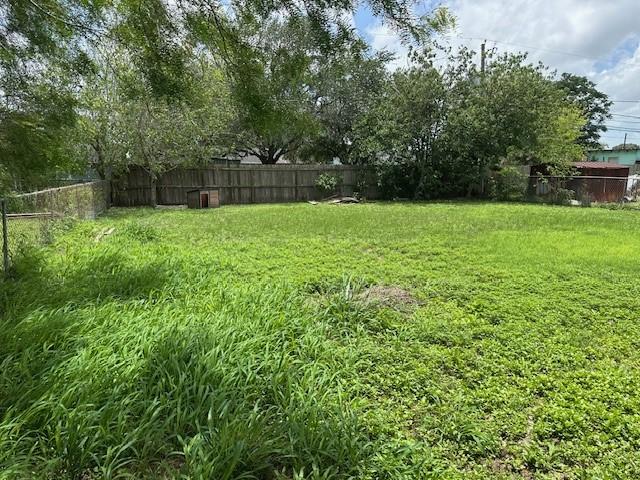 10949 Gates Ln, Corpus Christi, TX 78410 - view of fenced backyard