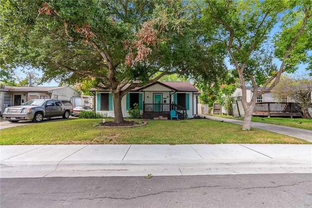 view of front of house with a front lawn