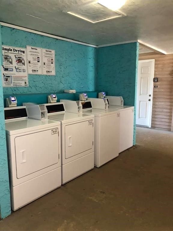 3938 Surfside Blvd Unit 3336, Corpus Christi, TX 78402 - community laundry featuring independent washer and dryer