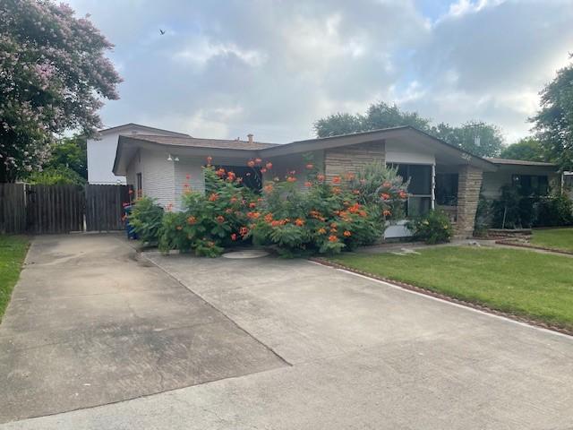 518 Dolphin Pl, Corpus Christi, TX 78411 - photo 4