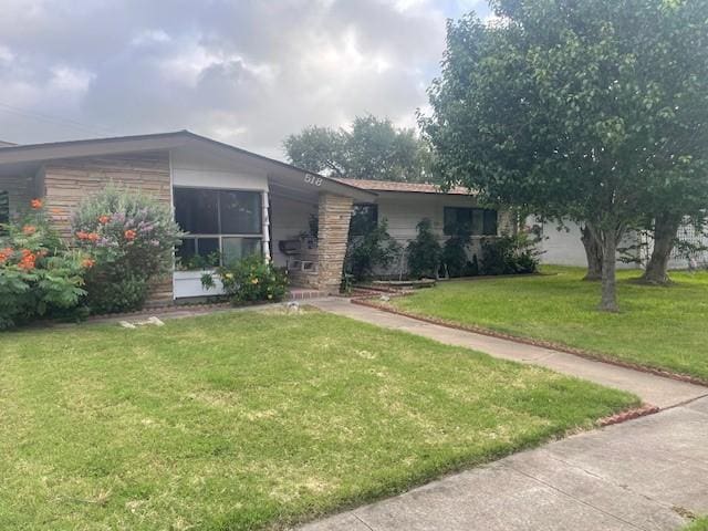 518 Dolphin Pl, Corpus Christi, TX 78411 - photo 2