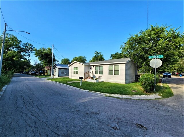 415 N Erskine St, Seguin TX, 78155, 3 bedrooms, 2 baths house for sale