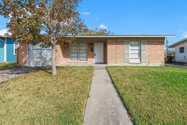 view of front of home with a front yard