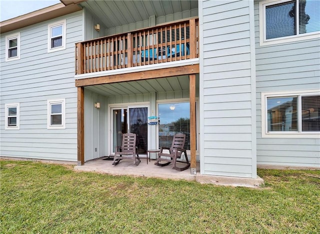 230 Cut Off Rd Unit 129, Port Aransas, TX 78373 - back of property with a balcony, a patio, and a yard