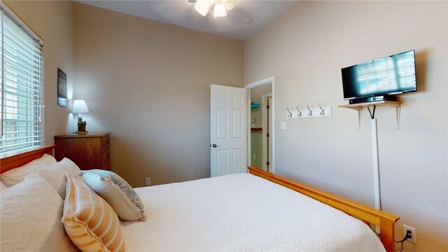 bedroom with a ceiling fan