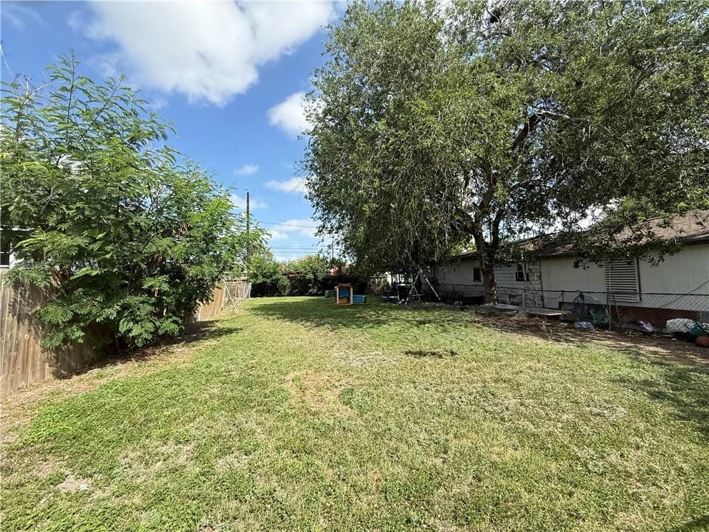 3250 Elgin St, Corpus Christi, TX 78405 - photo 2