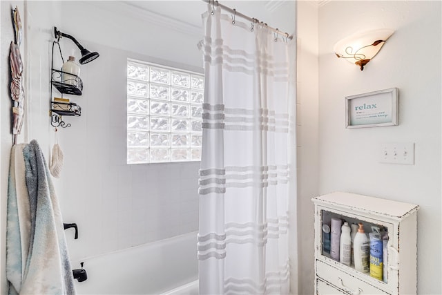 bathroom with shower / tub combo with curtain and crown molding