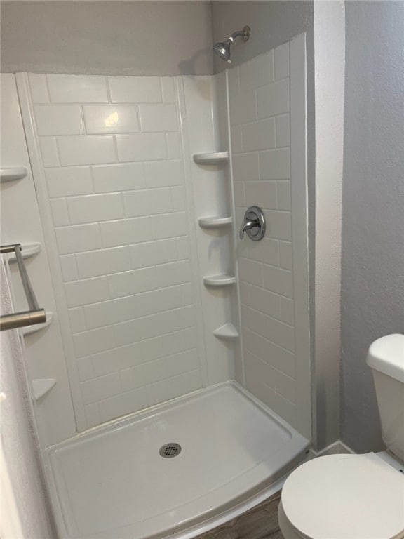 4414 Valdez Dr, Corpus Christi, TX 78416 - full bathroom featuring a shower stall and toilet