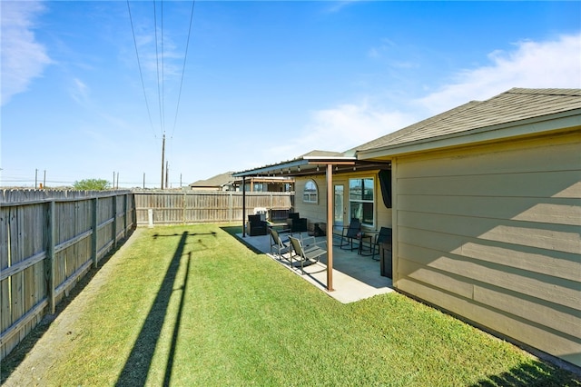 view of yard featuring a patio