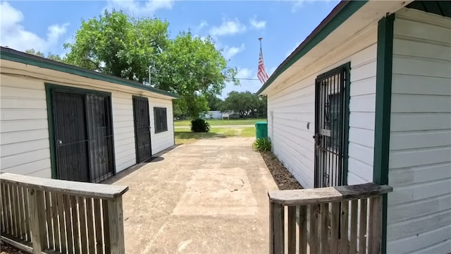 257 N 9th St, Aransas Pass, TX 78336 - view of patio / terrace