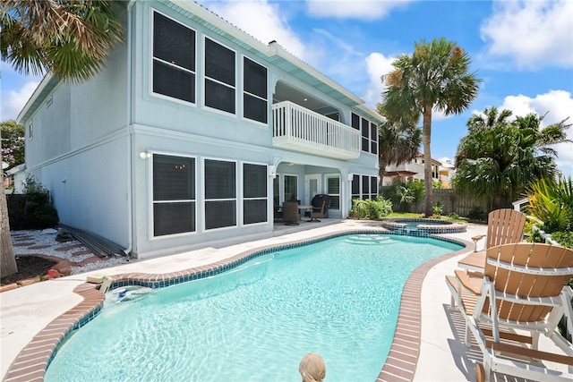 view of swimming pool featuring a patio