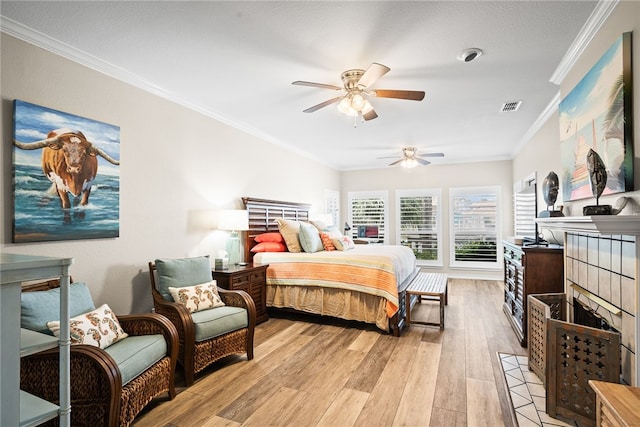 bedroom featuring light hardwood / wood-style floors, ceiling fan, and ornamental molding