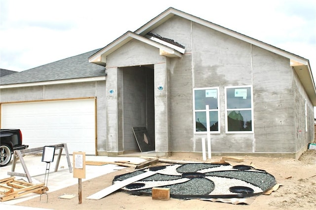 view of front of property featuring a garage