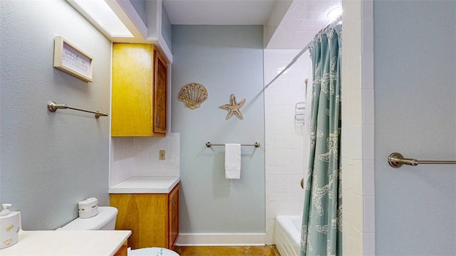 full bathroom with shower / bath combination with curtain, vanity, toilet, and backsplash