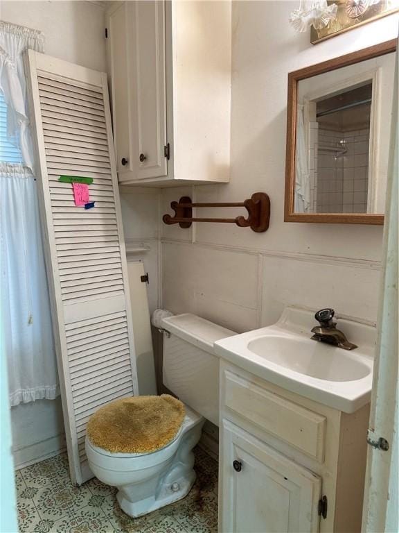 bathroom with toilet and vanity