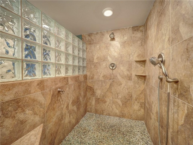 bathroom featuring a tile shower