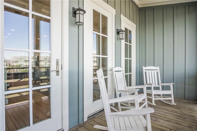 balcony featuring covered porch