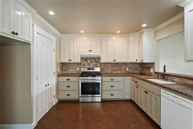 kitchen with a sink, stainless steel gas range, dishwasher, backsplash, and under cabinet range hood