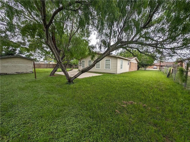 view of yard with a patio