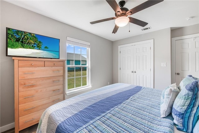 bedroom featuring ceiling fan and a closet