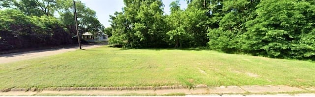 Listing photo 2 for 402 W Walker St, Denison TX 75020