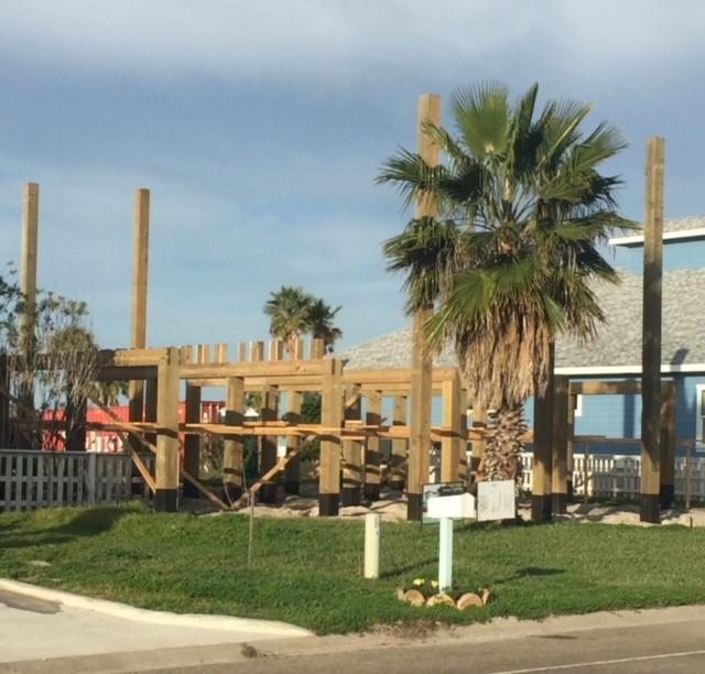 1811 Bay Shore Dr, Rockport, TX 78382 - view of property's community with a yard