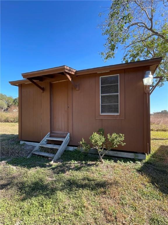 exterior space featuring an outbuilding and a front yard