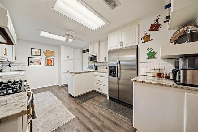 622 Bermuda Pl, Corpus Christi, TX 78411 - kitchen with stainless steel appliances, tasteful backsplash, ventilation hood, and white cabinets
