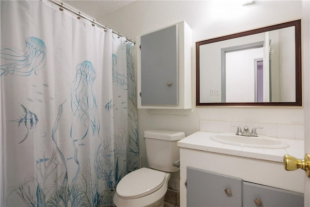 full bathroom with toilet, curtained shower, and vanity