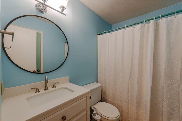 7202 Mansions Dr Unit N1, Corpus Christi, TX 78414 - full bath featuring a textured ceiling, toilet, vanity, and a shower with curtain