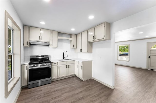 1122 Dorthy Dr, Corpus Christi, TX 78412 - kitchen with stainless steel gas stove, under cabinet range hood, a sink, wood finished floors, and recessed lighting