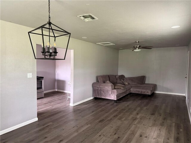 9047 County Road 471, Mathis, TX 78368 - bathroom featuring toilet, shower / tub combo with curtain, and wood finished floors