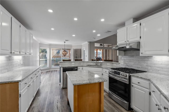 kitchen featuring white cabinetry, a center island, sink, kitchen peninsula, and appliances with stainless steel finishes