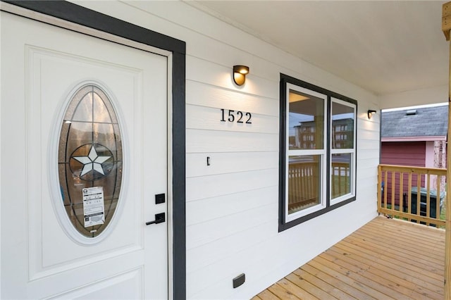 property entrance featuring a porch