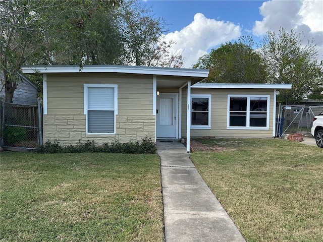 view of front of house with a front yard