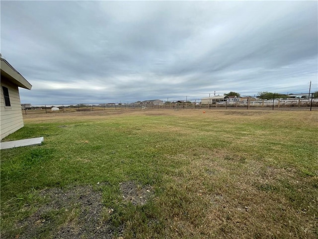 view of yard featuring a rural view