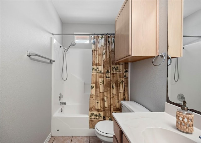 full bathroom featuring toilet, shower / tub combo, vanity, tile patterned flooring, and baseboards