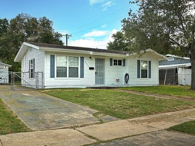 4546 Prescott St, Corpus Christi, TX 78416 - ranch-style house featuring a gate
