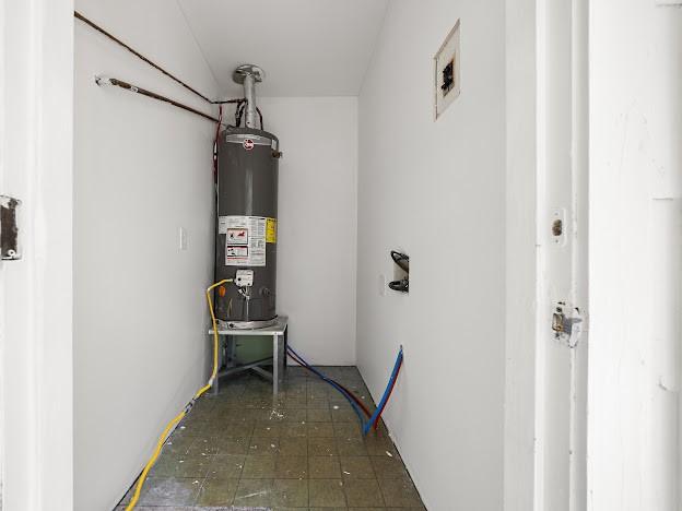 4546 Prescott St, Corpus Christi, TX 78416 - utilities featuring gas water heater
