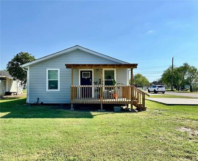 bungalow-style house with a front lawn