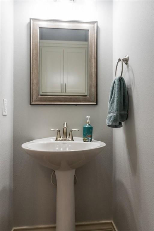 15101 Tesoro Dr, Corpus Christi, TX 78418 - bathroom featuring a sink