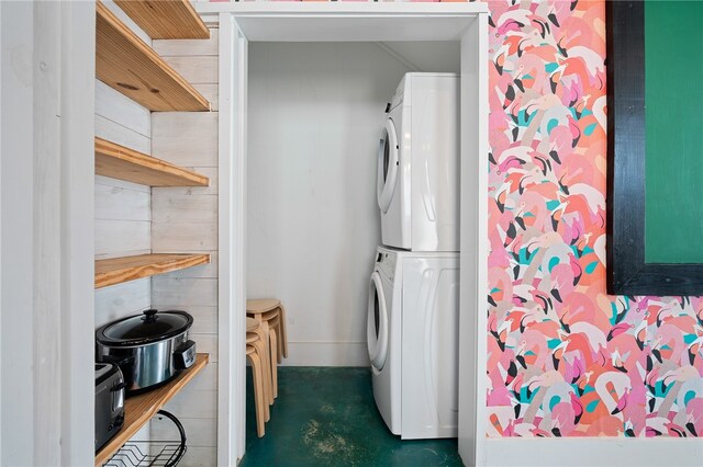 laundry room with stacked washer / drying machine