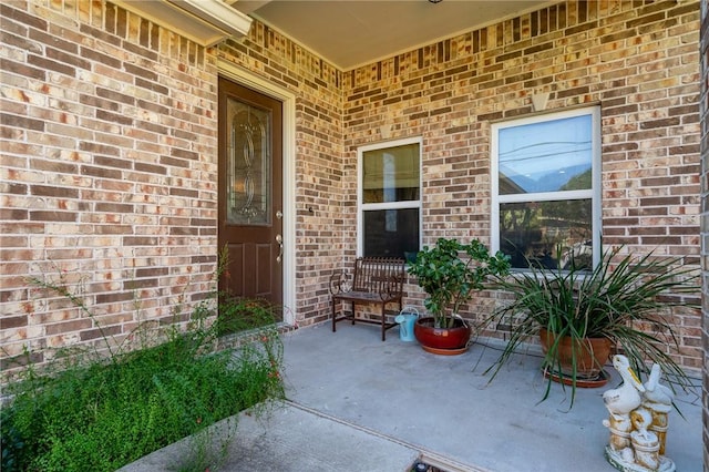 property entrance featuring a porch