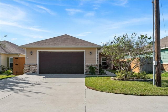 view of front of home with a front lawn