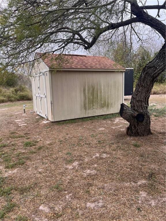 view of outbuilding