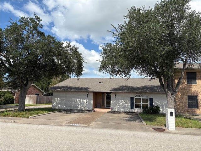 1910 Shelley St, Kingsville, TX 78363 - photo 1